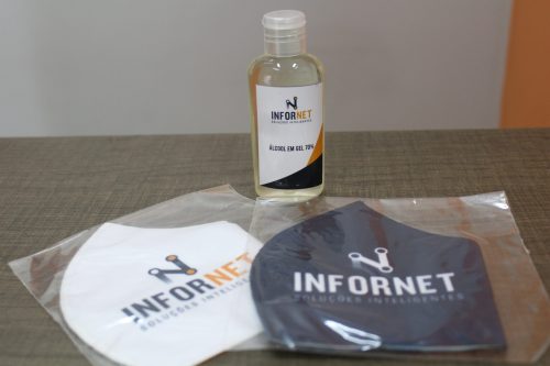 Máscaras e álcool em gel